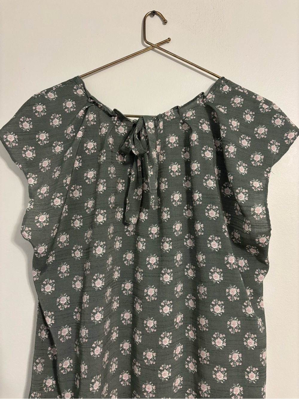 LC Lauren Conrad Women’s Floral Blouse - Size Large - Green/Pink - Picture 7 of 16